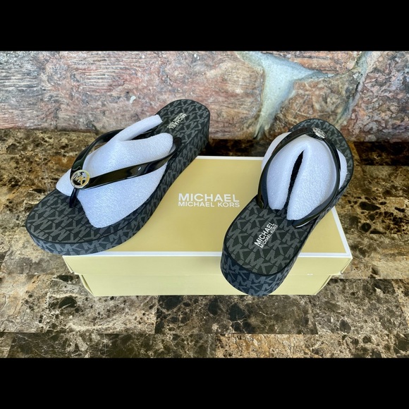 MICHAEL Michael Kors  Bedford Platform Flip flops - Picture 11 of 13